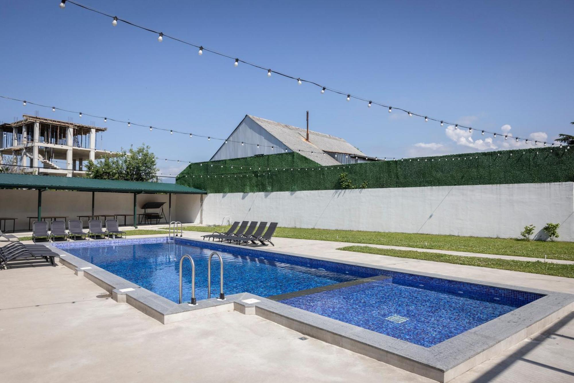 Gardenville Batumi Exterior photo